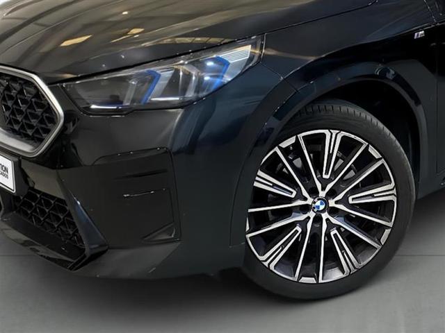 BMW X2 sDrive20i color Negro. Año 2024. 125KW(170CV). Gasolina. En concesionario Automotor Premium Velázquez - Málaga de Málaga