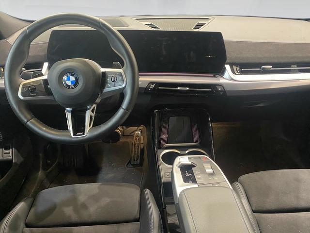 BMW X2 sDrive20i color Negro. Año 2024. 125KW(170CV). Gasolina. En concesionario Automotor Premium Velázquez - Málaga de Málaga