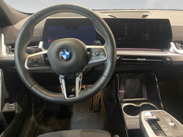 BMW X2 sDrive20i color Negro. Año 2024. 125KW(170CV). Gasolina. En concesionario Automotor Premium Velázquez - Málaga de Málaga