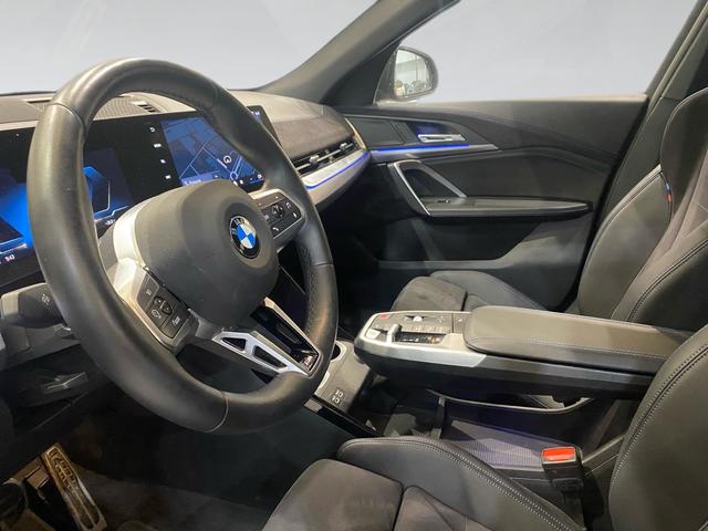BMW X2 sDrive20i color Negro. Año 2024. 125KW(170CV). Gasolina. En concesionario Automotor Premium Velázquez - Málaga de Málaga