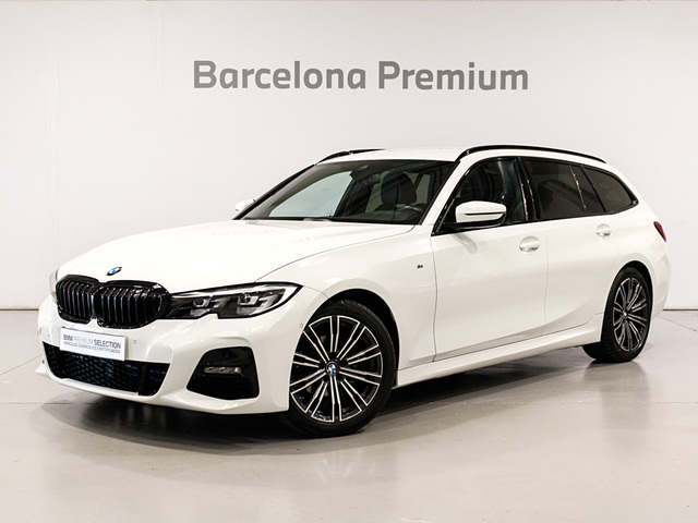 BMW Serie 3 318d Touring color Blanco. Año 2022. 110KW(150CV). Diésel. En concesionario Barcelona Premium -- GRAN VIA de Barcelona