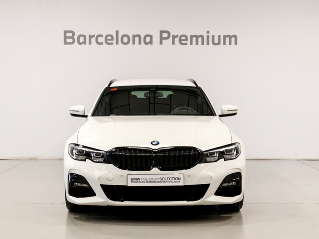 BMW Serie 3 318d Touring color Blanco. Año 2022. 110KW(150CV). Diésel. En concesionario Barcelona Premium -- GRAN VIA de Barcelona