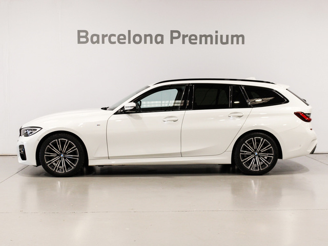 BMW Serie 3 318d Touring color Blanco. Año 2022. 110KW(150CV). Diésel. En concesionario Barcelona Premium -- GRAN VIA de Barcelona