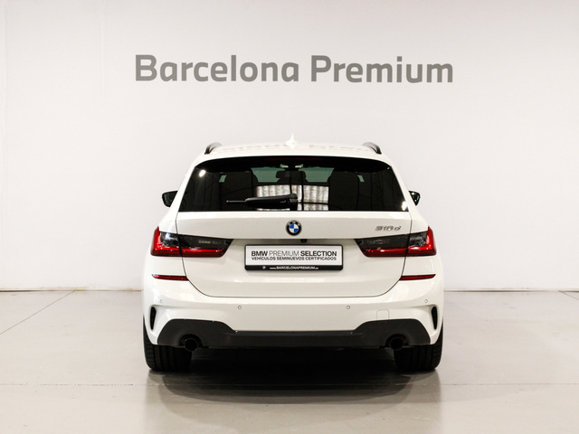 BMW Serie 3 318d Touring color Blanco. Año 2022. 110KW(150CV). Diésel. En concesionario Barcelona Premium -- GRAN VIA de Barcelona