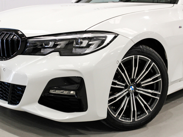 BMW Serie 3 318d Touring color Blanco. Año 2022. 110KW(150CV). Diésel. En concesionario Barcelona Premium -- GRAN VIA de Barcelona