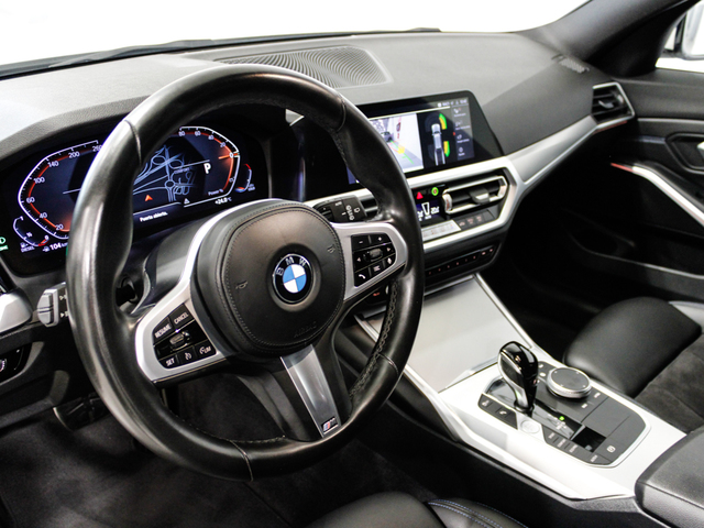 BMW Serie 3 318d Touring color Blanco. Año 2022. 110KW(150CV). Diésel. En concesionario Barcelona Premium -- GRAN VIA de Barcelona