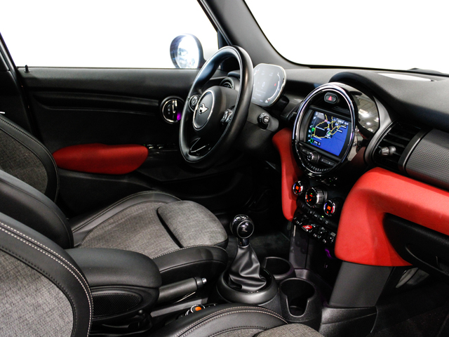 fotoG 7 del MINI MINI 5 Puertas Cooper 100 kW (136 CV) 136cv Gasolina del 2021 en Barcelona