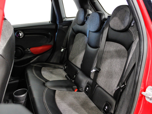 fotoG 8 del MINI MINI 5 Puertas Cooper 100 kW (136 CV) 136cv Gasolina del 2021 en Barcelona
