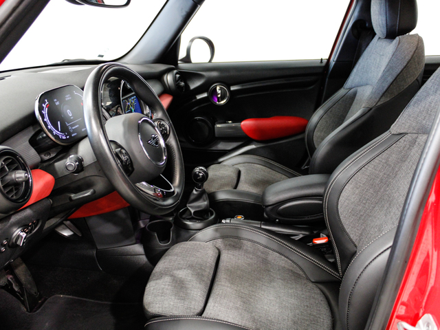 fotoG 10 del MINI MINI 5 Puertas Cooper 100 kW (136 CV) 136cv Gasolina del 2021 en Barcelona