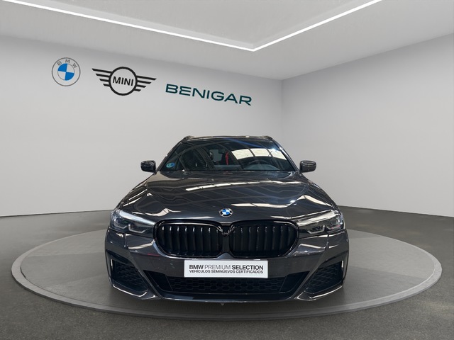BMW Serie 5 520d Touring color Gris. Año 2023. 140KW(190CV). Diésel. En concesionario DIGITAL Automoviles Fersan, S.A. de Alicante