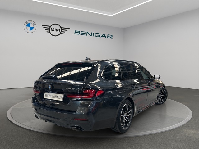 BMW Serie 5 520d Touring color Gris. Año 2023. 140KW(190CV). Diésel. En concesionario DIGITAL Automoviles Fersan, S.A. de Alicante