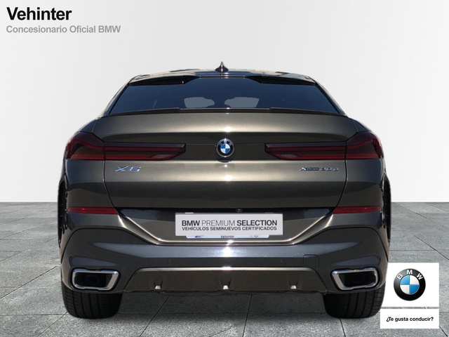 BMW X6 xDrive30d color Marrón. Año 2022. 210KW(286CV). Diésel. En concesionario Vehinter Getafe de Madrid