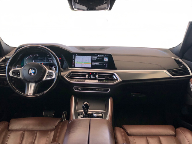 BMW X6 xDrive30d color Marrón. Año 2022. 210KW(286CV). Diésel. En concesionario Vehinter Getafe de Madrid