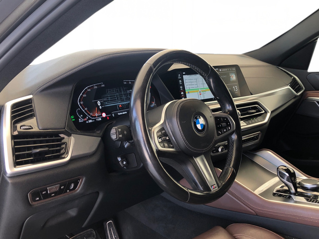 BMW X6 xDrive30d color Marrón. Año 2022. 210KW(286CV). Diésel. En concesionario Vehinter Getafe de Madrid