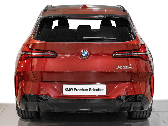 BMW X3 xDrive30e color Rojo. Año 2025. 220KW(299CV). Híbrido Electro/Gasolina. En concesionario Caetano Cuzco, Salvatierra de Madrid