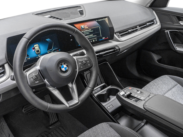 BMW X2 sDrive20d color Negro. Año 2025. 120KW(163CV). Diésel. En concesionario Caetano Cuzco, Alcalá de Madrid