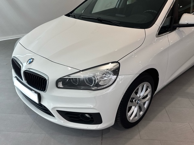 BMW Serie 2 218d Active Tourer color Blanco. Año 2017. 110KW(150CV). Diésel. En concesionario Motor Gorbea de Álava