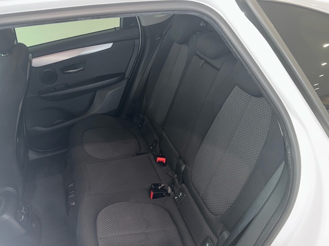 BMW Serie 2 218d Active Tourer color Blanco. Año 2017. 110KW(150CV). Diésel. En concesionario Motor Gorbea de Álava