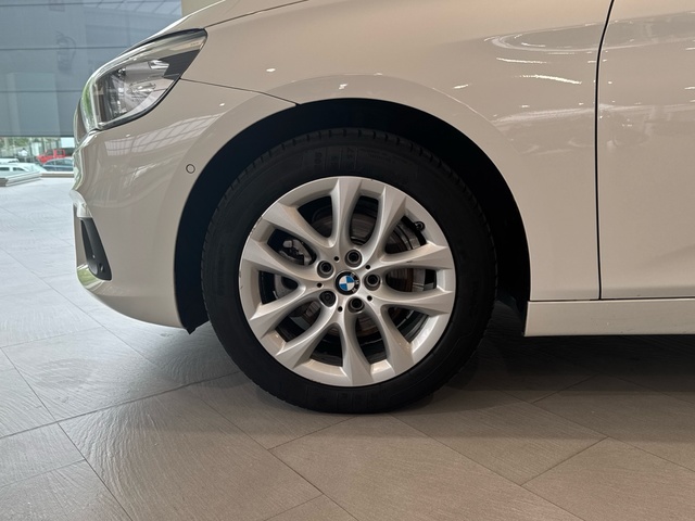 BMW Serie 2 218d Active Tourer color Blanco. Año 2017. 110KW(150CV). Diésel. En concesionario Motor Gorbea de Álava