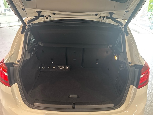 BMW Serie 2 218d Active Tourer color Blanco. Año 2017. 110KW(150CV). Diésel. En concesionario Motor Gorbea de Álava