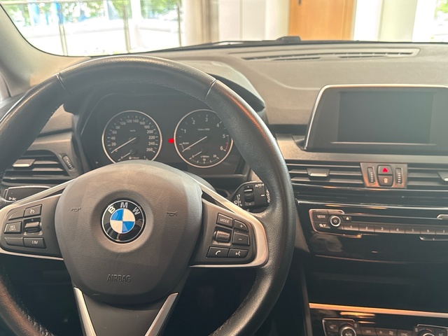 BMW Serie 2 218d Active Tourer color Blanco. Año 2017. 110KW(150CV). Diésel. En concesionario Motor Gorbea de Álava