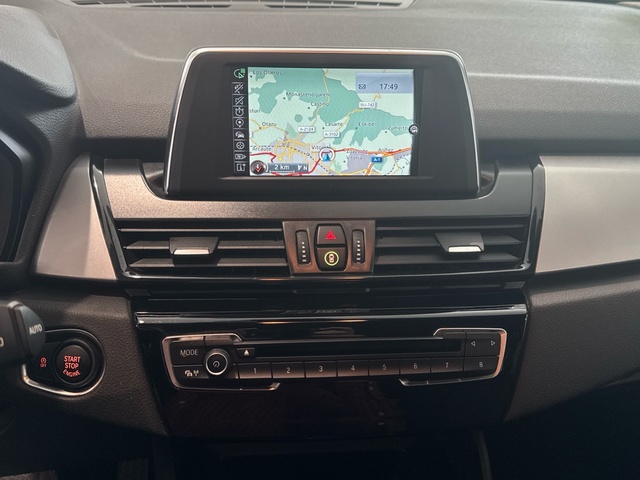BMW Serie 2 218d Active Tourer color Blanco. Año 2017. 110KW(150CV). Diésel. En concesionario Motor Gorbea de Álava