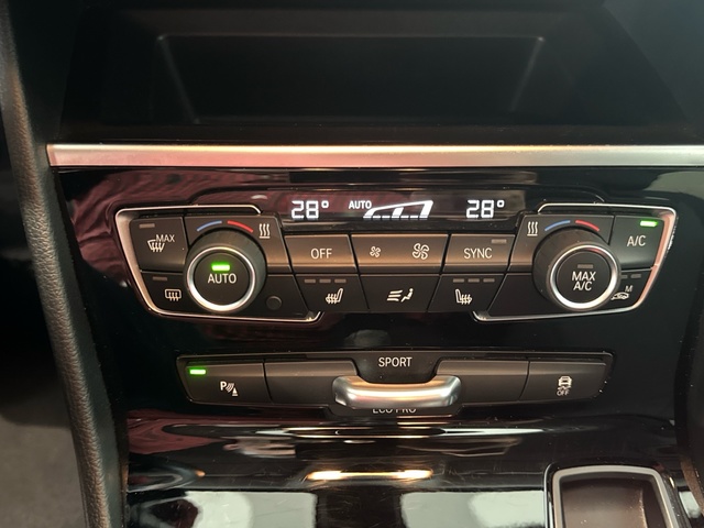 BMW Serie 2 218d Active Tourer color Blanco. Año 2017. 110KW(150CV). Diésel. En concesionario Motor Gorbea de Álava