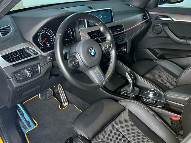 BMW X2 xDrive20d color Oro. Año 2022. 140KW(190CV). Diésel. En concesionario Triocar Gijón (Bmw y Mini) de Asturias