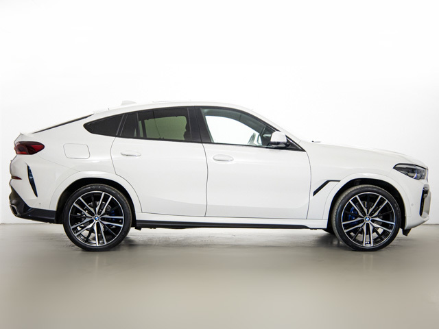 BMW X6 xDrive30d color Blanco. Año 2021. 210KW(286CV). Diésel. En concesionario BMW Fuenteolid Valladolid de Valladolid