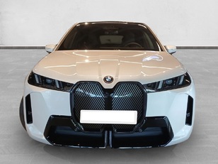 Fotos de BMW iX xDrive45 color Blanco. Año 2025. 300KW(408CV). Eléctrico. En concesionario Enekuri Motor de Vizcaya