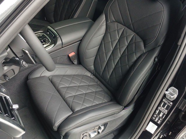 BMW X7 xDrive40d color Negro. Año 2025. 259KW(352CV). Diésel. En concesionario Enekuri Motor de Vizcaya