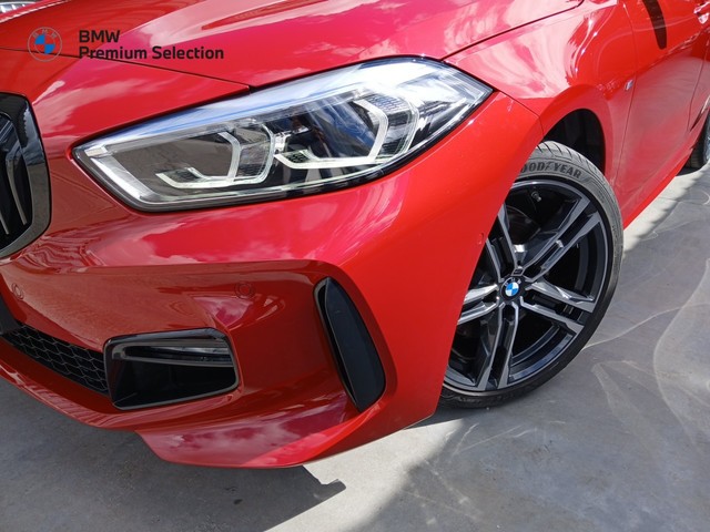 BMW Serie 1 118i color Rojo. Año 2024. 103KW(140CV). Gasolina. En concesionario Adler Motor S.L. TOLEDO de Toledo
