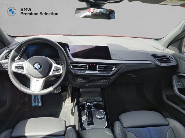 BMW Serie 1 118i color Rojo. Año 2024. 103KW(140CV). Gasolina. En concesionario Adler Motor S.L. TOLEDO de Toledo