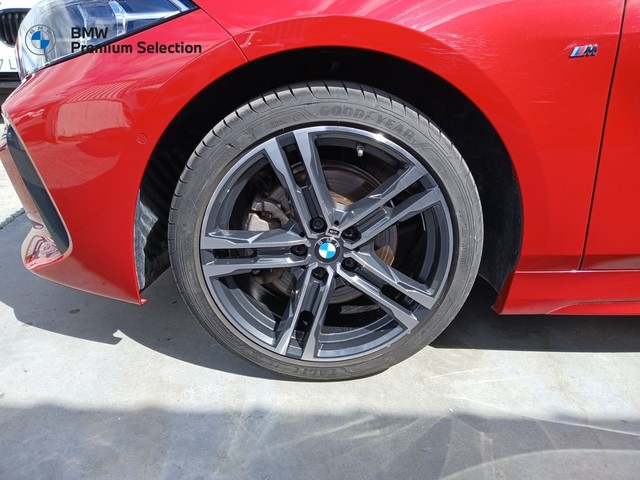 BMW Serie 1 118i color Rojo. Año 2024. 103KW(140CV). Gasolina. En concesionario Adler Motor S.L. TOLEDO de Toledo