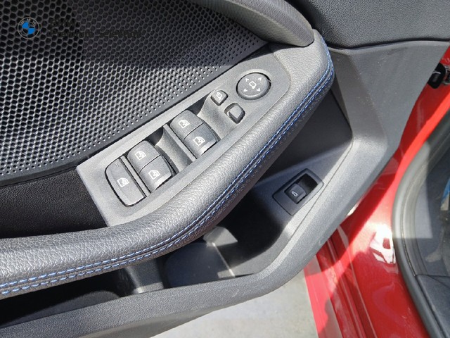 BMW Serie 1 118i color Rojo. Año 2024. 103KW(140CV). Gasolina. En concesionario Adler Motor S.L. TOLEDO de Toledo