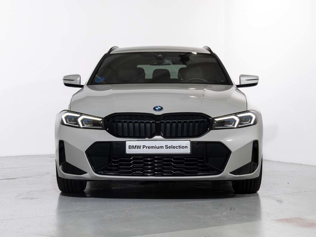 BMW Serie 3 330e Touring color Blanco. Año 2024. 215KW(292CV). Híbrido Electro/Gasolina. En concesionario Oliva Motor Girona de Girona