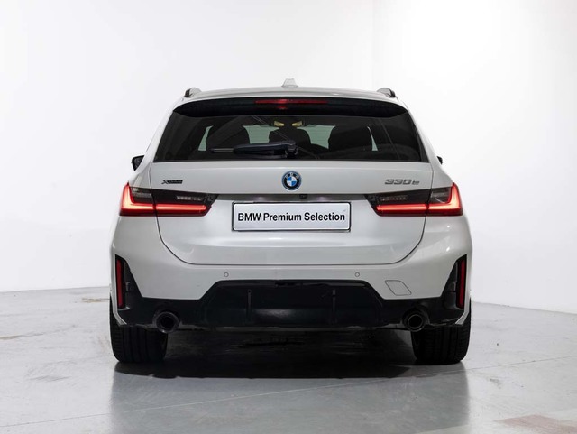BMW Serie 3 330e Touring color Blanco. Año 2024. 215KW(292CV). Híbrido Electro/Gasolina. En concesionario Oliva Motor Girona de Girona