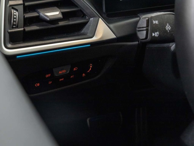BMW Serie 3 330e Touring color Blanco. Año 2024. 215KW(292CV). Híbrido Electro/Gasolina. En concesionario Oliva Motor Girona de Girona