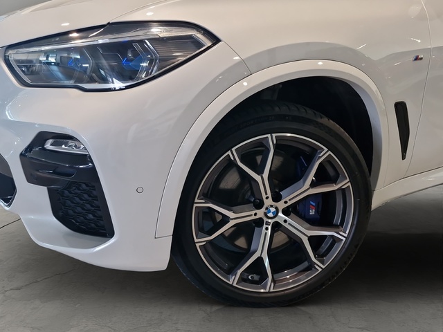 BMW X5 xDrive40d color Blanco. Año 2021. 250KW(340CV). Híbrido Electro/Diesel. En concesionario Movitransa Cars Huelva de Huelva