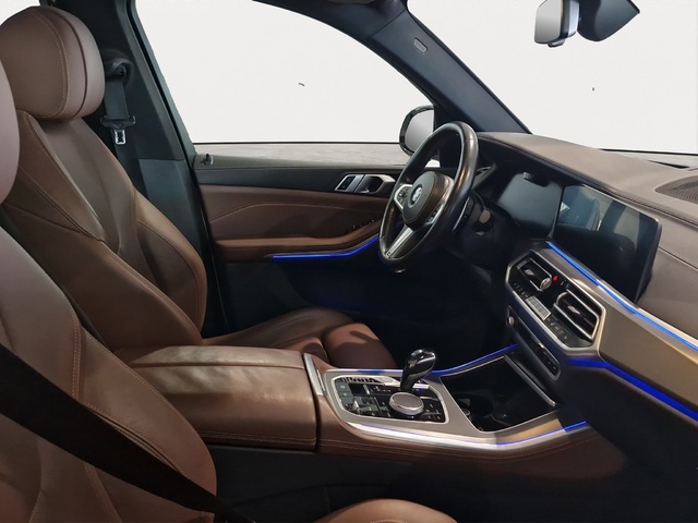 BMW X5 xDrive40d color Blanco. Año 2021. 250KW(340CV). Híbrido Electro/Diesel. En concesionario Movitransa Cars Huelva de Huelva