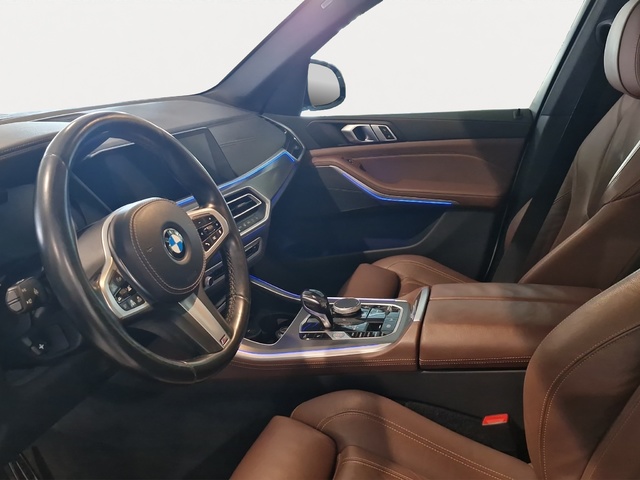 BMW X5 xDrive40d color Blanco. Año 2021. 250KW(340CV). Híbrido Electro/Diesel. En concesionario Movitransa Cars Huelva de Huelva