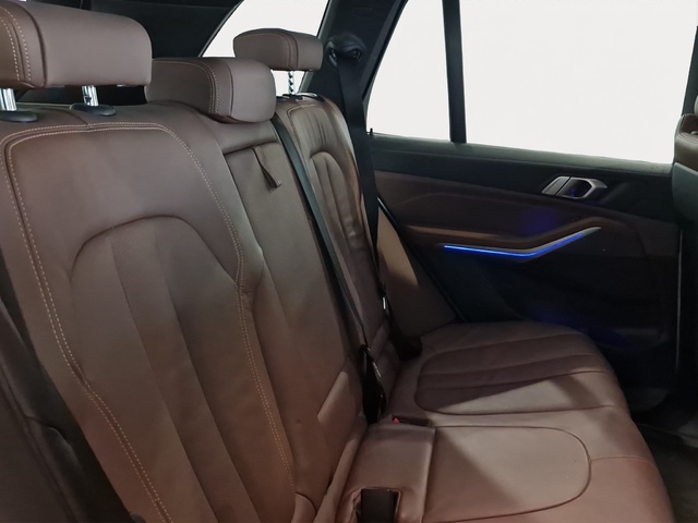 BMW X5 xDrive40d color Blanco. Año 2021. 250KW(340CV). Híbrido Electro/Diesel. En concesionario Movitransa Cars Huelva de Huelva