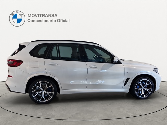 BMW X5 xDrive40d color Blanco. Año 2021. 250KW(340CV). Híbrido Electro/Diesel. En concesionario Movitransa Cars Huelva de Huelva