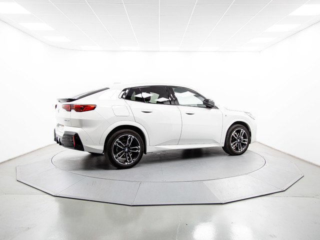 BMW X2 sDrive20i color Blanco. Año 2024. 125KW(170CV). Gasolina. En concesionario Móvil Begar Alicante de Alicante