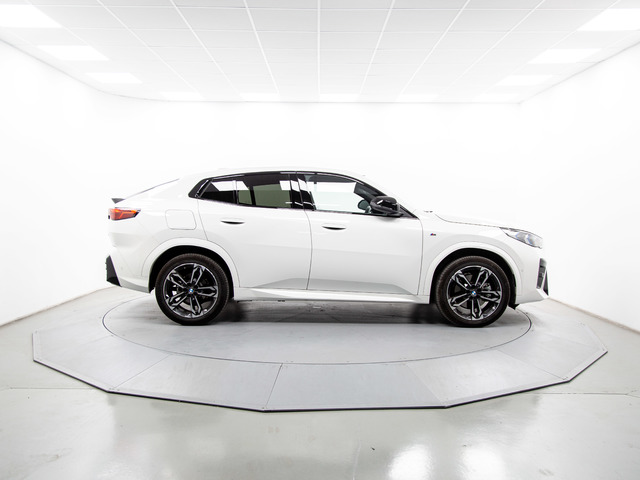 BMW X2 sDrive20i color Blanco. Año 2024. 125KW(170CV). Gasolina. En concesionario Móvil Begar Alicante de Alicante