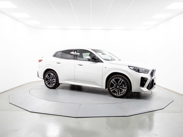 BMW X2 sDrive20i color Blanco. Año 2024. 125KW(170CV). Gasolina. En concesionario Móvil Begar Alicante de Alicante