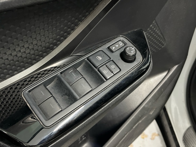 Toyota C-HR 1.8 125H Advance 90 kW (122 CV)