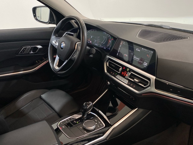 BMW Serie 3 320d color Negro. Año 2021. 140KW(190CV). Diésel. En concesionario Burgocar (Bmw y Mini) de Burgos