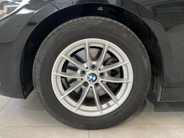 BMW Serie 3 320d color Negro. Año 2021. 140KW(190CV). Diésel. En concesionario Burgocar (Bmw y Mini) de Burgos