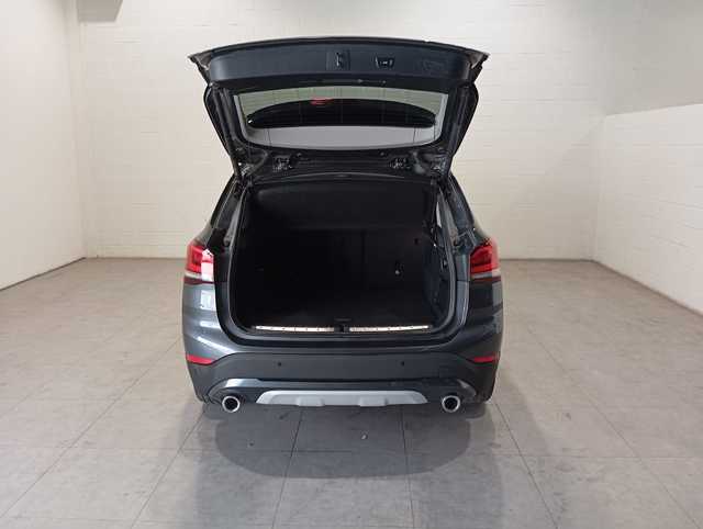 BMW X1 xDrive20d color Gris. Año 2021. 140KW(190CV). Diésel. En concesionario Motor Munich Cadi - Manresa - VO de Barcelona